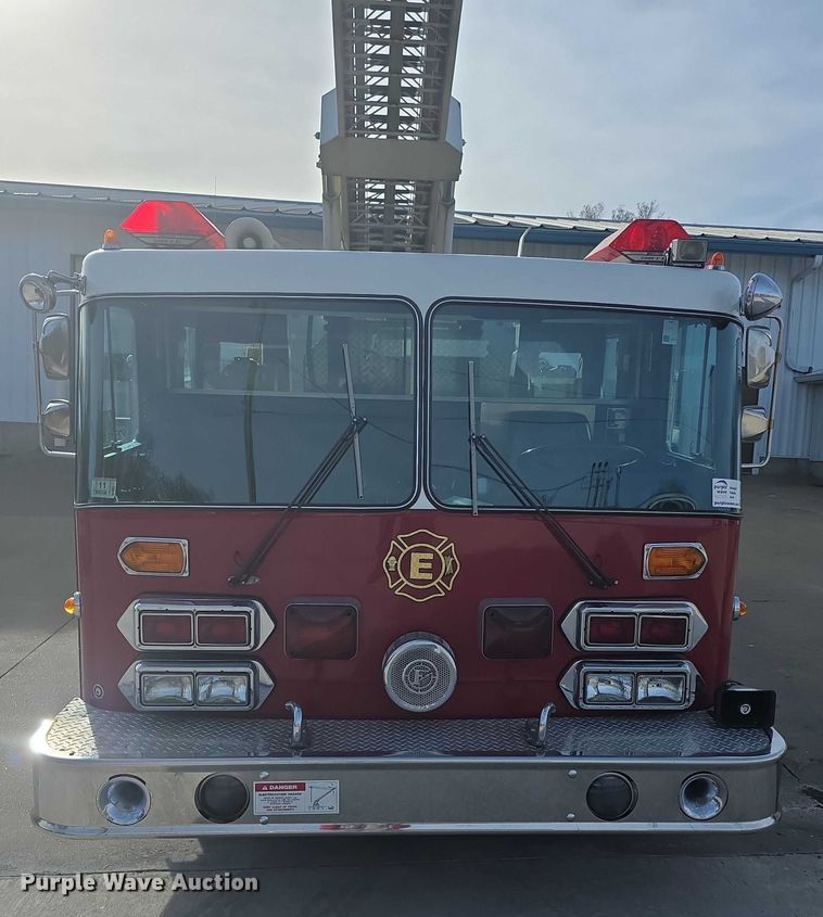 image for item FI0689 1986 Grumman 453886 Duplex ladder fire truck