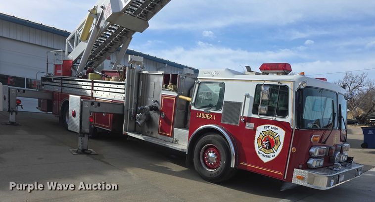 image for item FI0689 1986 Grumman 453886 Duplex ladder fire truck