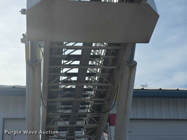 image for item FI0689 1986 Grumman 453886 Duplex ladder fire truck