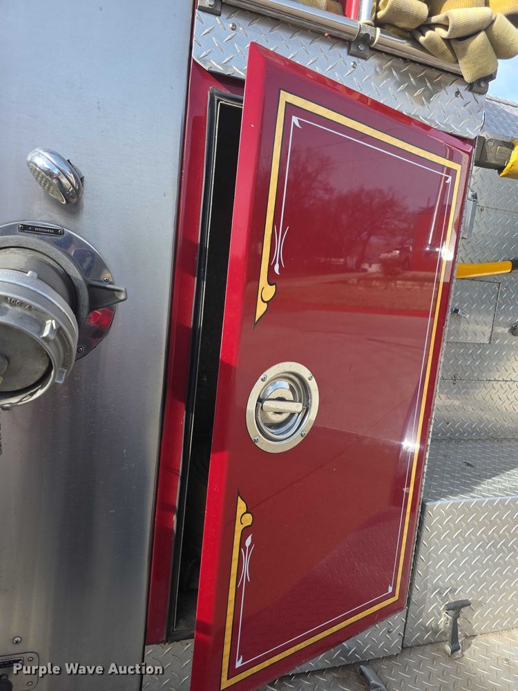 image for item FI0689 1986 Grumman 453886 Duplex ladder fire truck