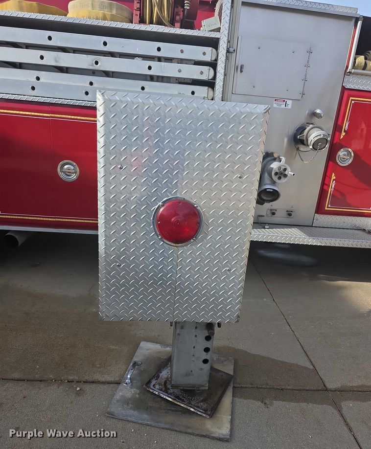 image for item FI0689 1986 Grumman 453886 Duplex ladder fire truck