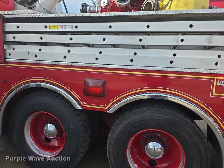 image for item FI0689 1986 Grumman 453886 Duplex ladder fire truck