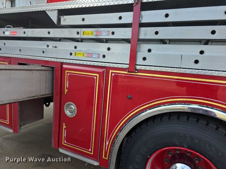 image for item FI0689 1986 Grumman 453886 Duplex ladder fire truck