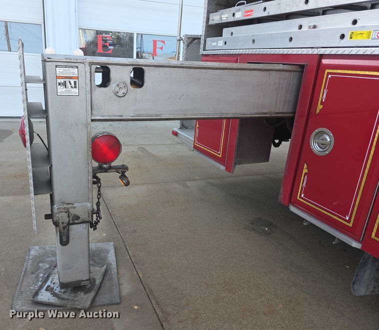 image for item FI0689 1986 Grumman 453886 Duplex ladder fire truck