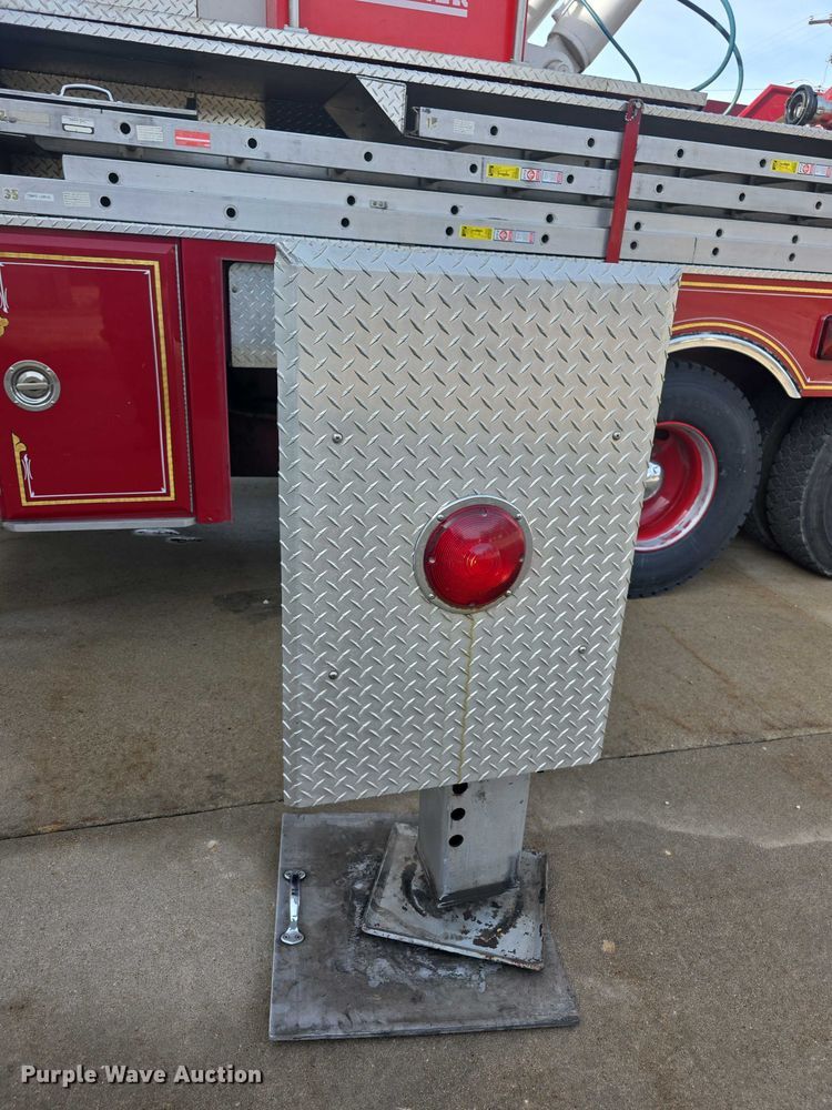 image for item FI0689 1986 Grumman 453886 Duplex ladder fire truck