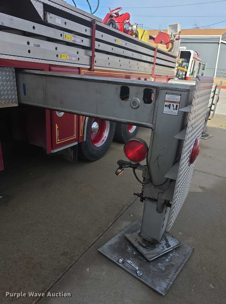 image for item FI0689 1986 Grumman 453886 Duplex ladder fire truck