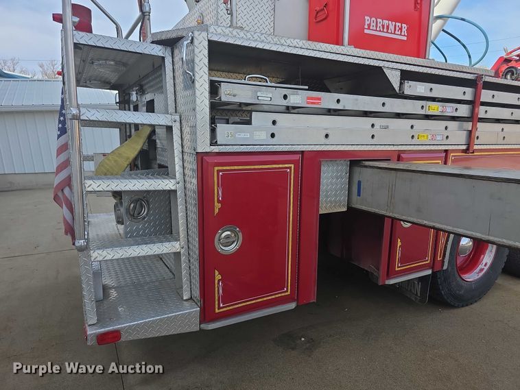image for item FI0689 1986 Grumman 453886 Duplex ladder fire truck