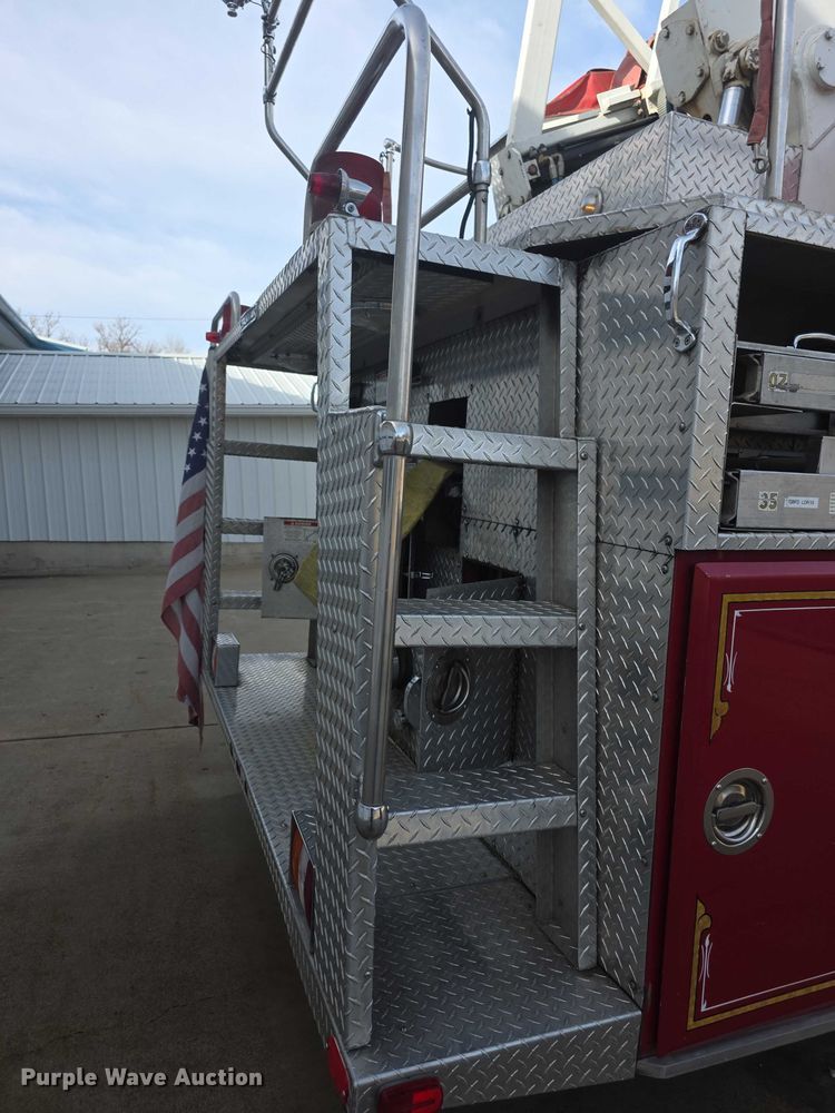 image for item FI0689 1986 Grumman 453886 Duplex ladder fire truck