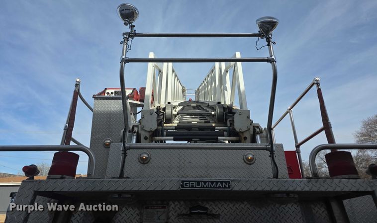 image for item FI0689 1986 Grumman 453886 Duplex ladder fire truck