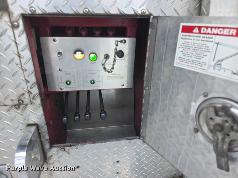 image for item FI0689 1986 Grumman 453886 Duplex ladder fire truck