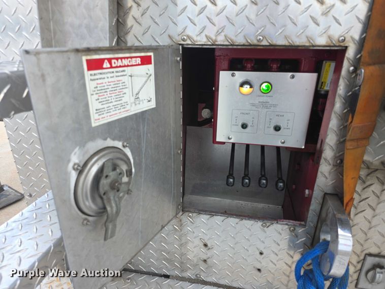 image for item FI0689 1986 Grumman 453886 Duplex ladder fire truck