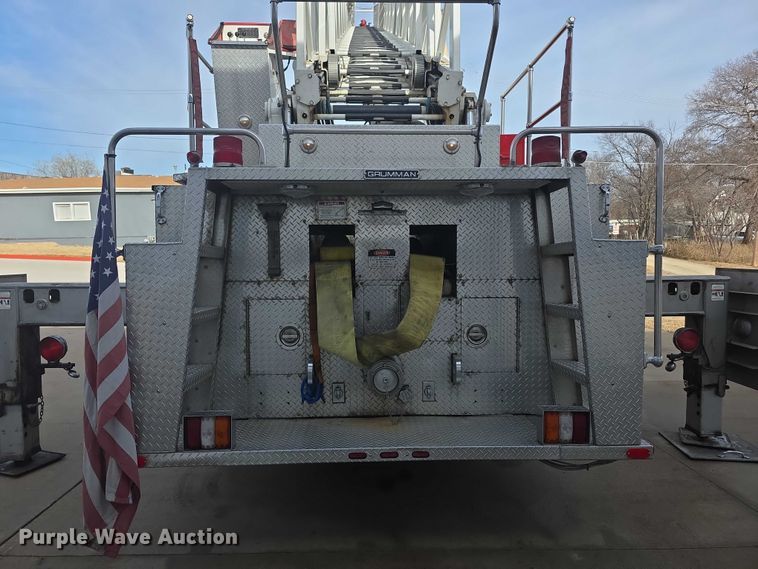 image for item FI0689 1986 Grumman 453886 Duplex ladder fire truck