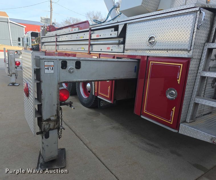 image for item FI0689 1986 Grumman 453886 Duplex ladder fire truck