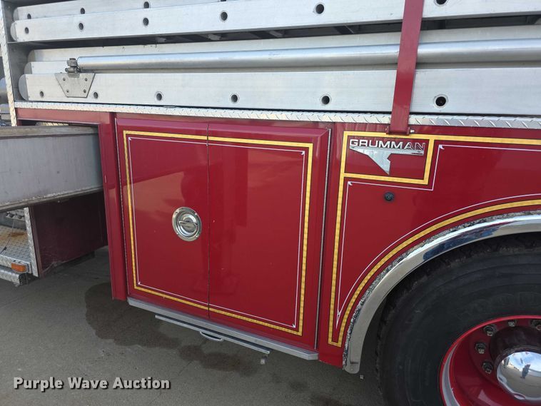 image for item FI0689 1986 Grumman 453886 Duplex ladder fire truck