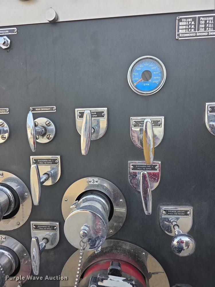 image for item FI0689 1986 Grumman 453886 Duplex ladder fire truck