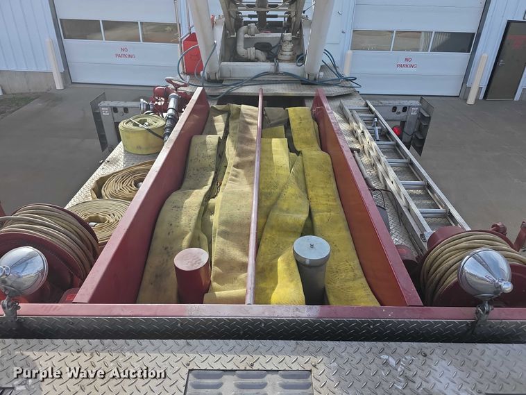 image for item FI0689 1986 Grumman 453886 Duplex ladder fire truck