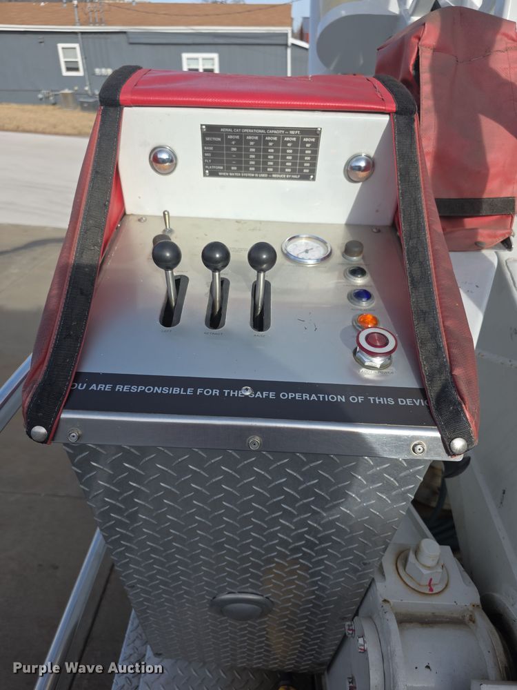 image for item FI0689 1986 Grumman 453886 Duplex ladder fire truck