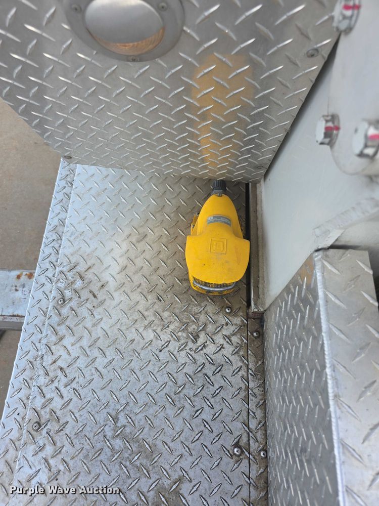 image for item FI0689 1986 Grumman 453886 Duplex ladder fire truck