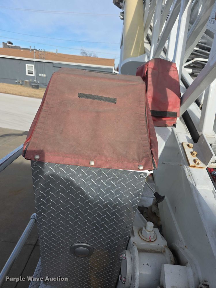 image for item FI0689 1986 Grumman 453886 Duplex ladder fire truck