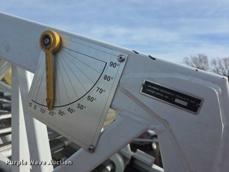 image for item FI0689 1986 Grumman 453886 Duplex ladder fire truck