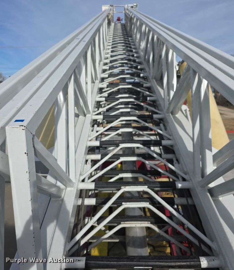 image for item FI0689 1986 Grumman 453886 Duplex ladder fire truck