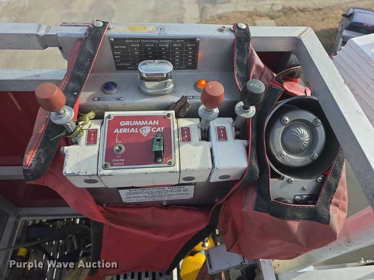 image for item FI0689 1986 Grumman 453886 Duplex ladder fire truck