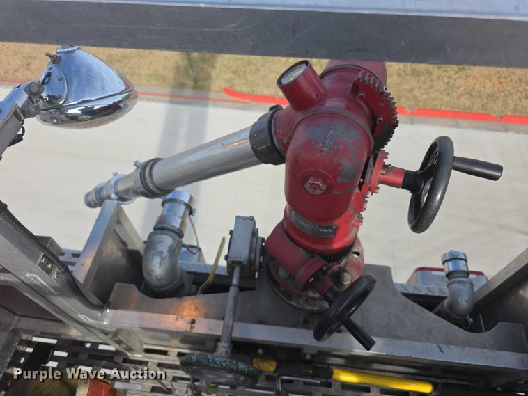 image for item FI0689 1986 Grumman 453886 Duplex ladder fire truck