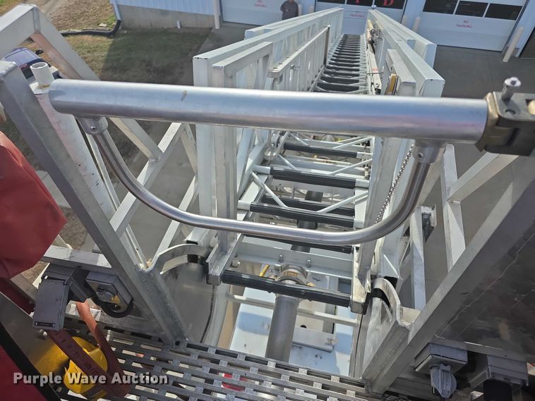 image for item FI0689 1986 Grumman 453886 Duplex ladder fire truck