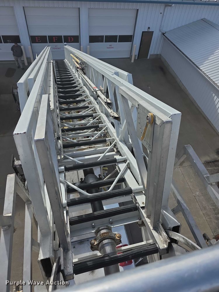 image for item FI0689 1986 Grumman 453886 Duplex ladder fire truck