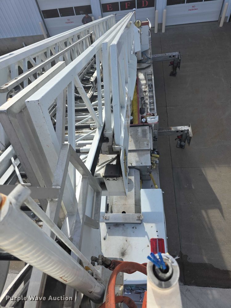 image for item FI0689 1986 Grumman 453886 Duplex ladder fire truck