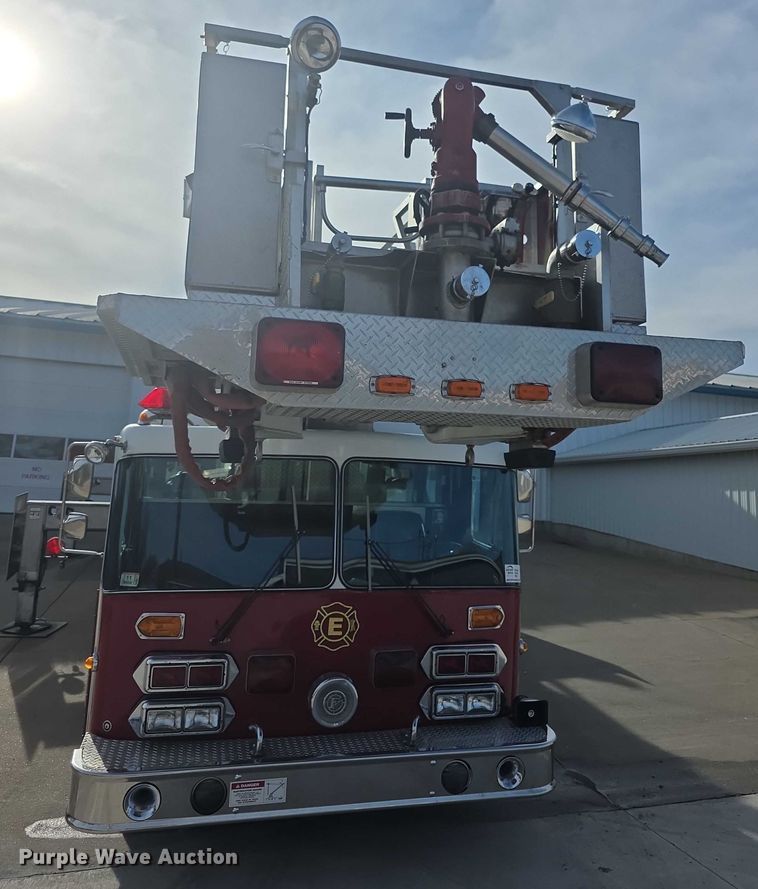 image for item FI0689 1986 Grumman 453886 Duplex ladder fire truck