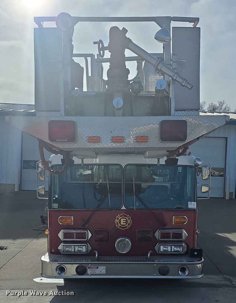 image for item FI0689 1986 Grumman 453886 Duplex ladder fire truck