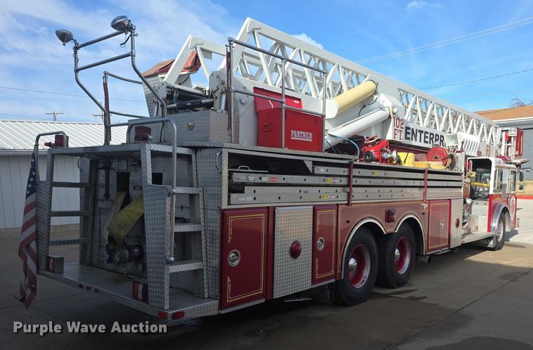 image for item FI0689 1986 Grumman 453886 Duplex ladder fire truck