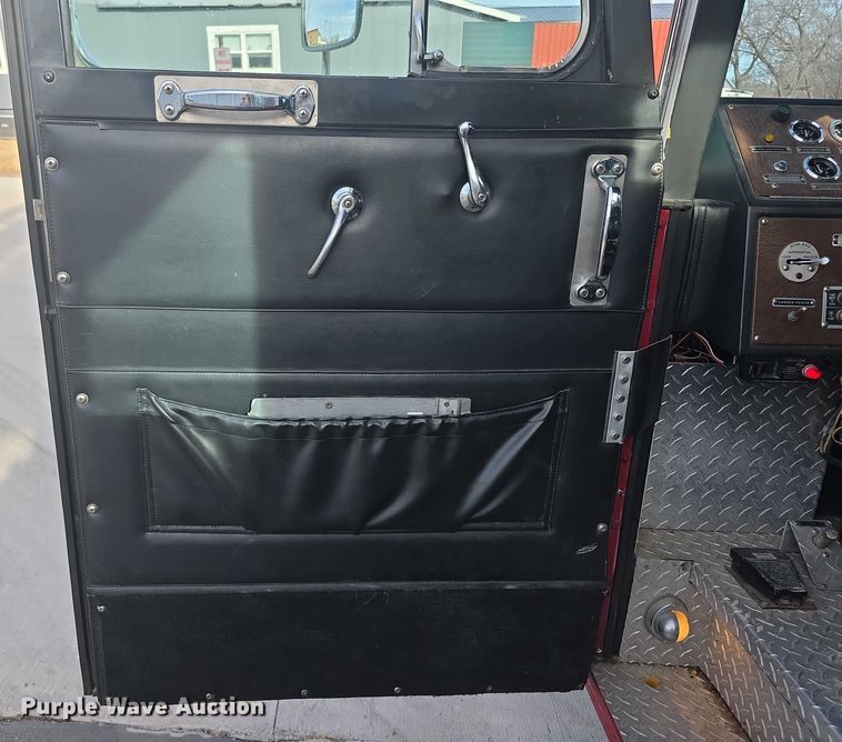 image for item FI0689 1986 Grumman 453886 Duplex ladder fire truck