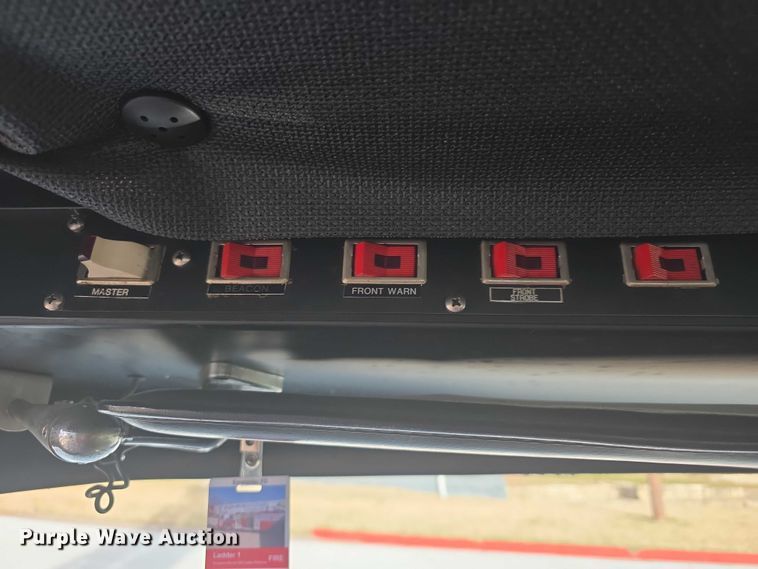 image for item FI0689 1986 Grumman 453886 Duplex ladder fire truck