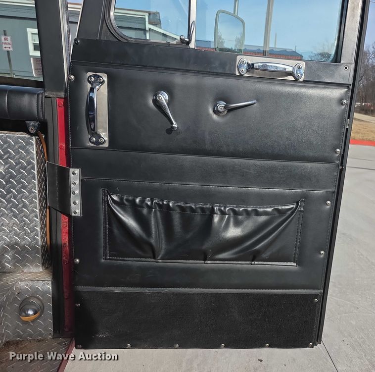 image for item FI0689 1986 Grumman 453886 Duplex ladder fire truck