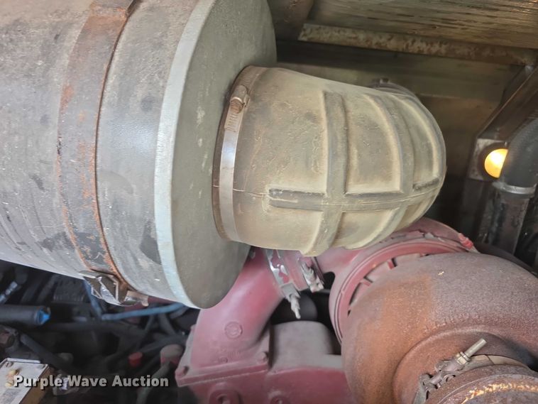 image for item FI0689 1986 Grumman 453886 Duplex ladder fire truck