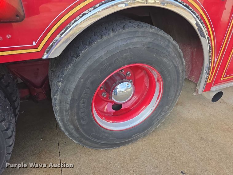 image for item FI0689 1986 Grumman 453886 Duplex ladder fire truck