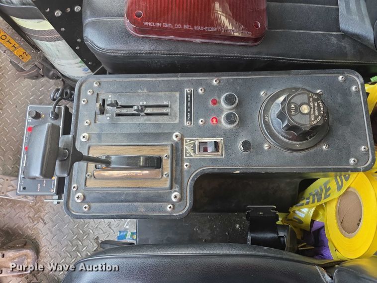 image for item FI0689 1986 Grumman 453886 Duplex ladder fire truck