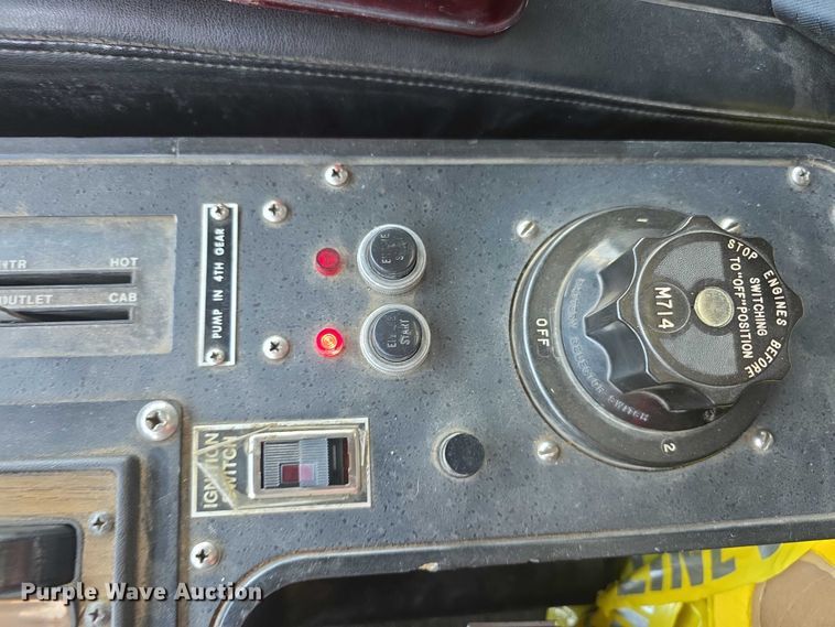 image for item FI0689 1986 Grumman 453886 Duplex ladder fire truck