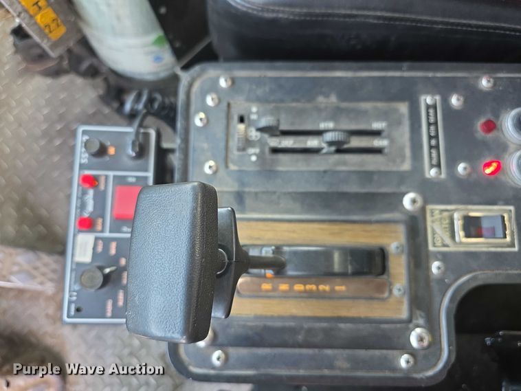 image for item FI0689 1986 Grumman 453886 Duplex ladder fire truck