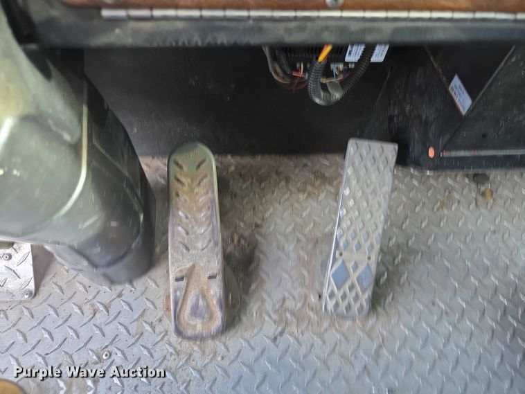 image for item FI0689 1986 Grumman 453886 Duplex ladder fire truck