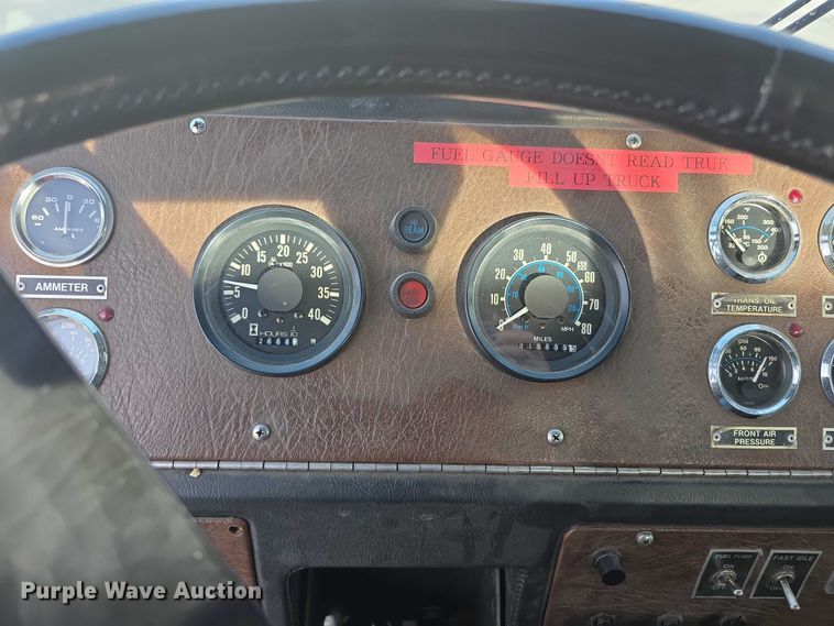 image for item FI0689 1986 Grumman 453886 Duplex ladder fire truck