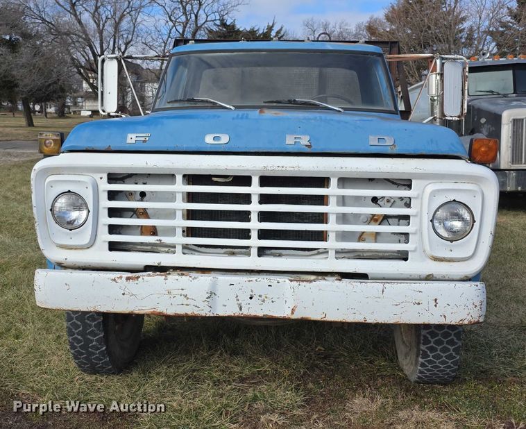 image for item FI0759 1978 Ford F600 dump flatbed truck