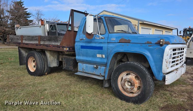 image for item FI0759 1978 Ford F600 dump flatbed truck
