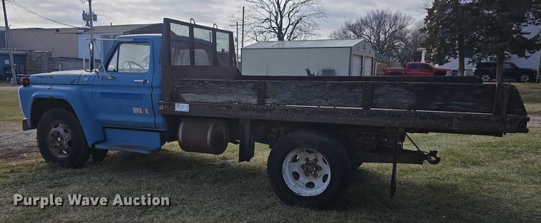 image for item FI0759 1978 Ford F600 dump flatbed truck