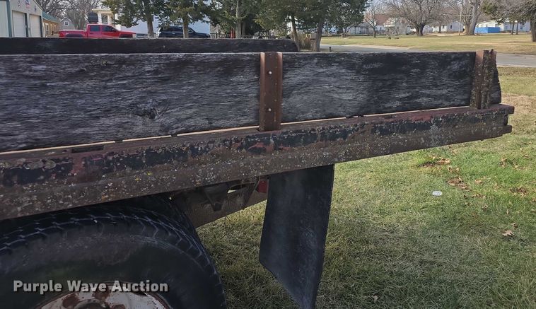 image for item FI0759 1978 Ford F600 dump flatbed truck