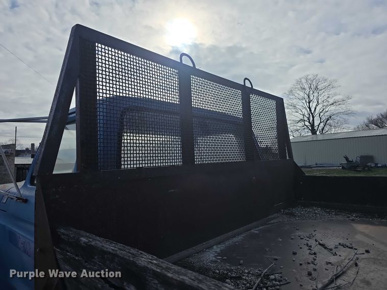 image for item FI0759 1978 Ford F600 dump flatbed truck