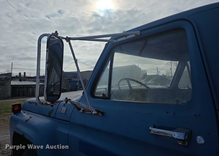 image for item FI0759 1978 Ford F600 dump flatbed truck