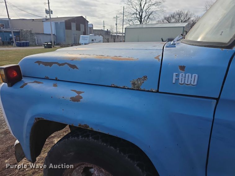 image for item FI0759 1978 Ford F600 dump flatbed truck